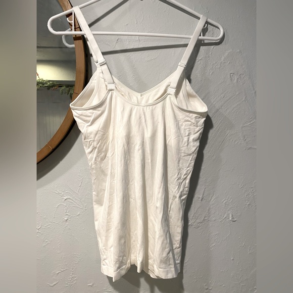 Auden Classic White Seamless Maternity Nursing Cami Tank Top with Bra Pads - Picture 6 of 7